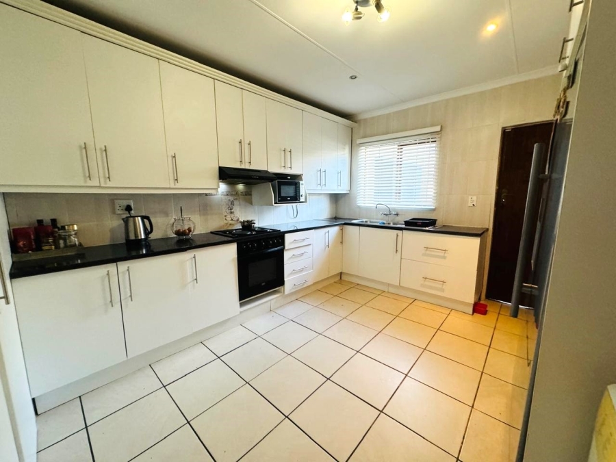 3 Bedroom Property for Sale in Highbury Western Cape